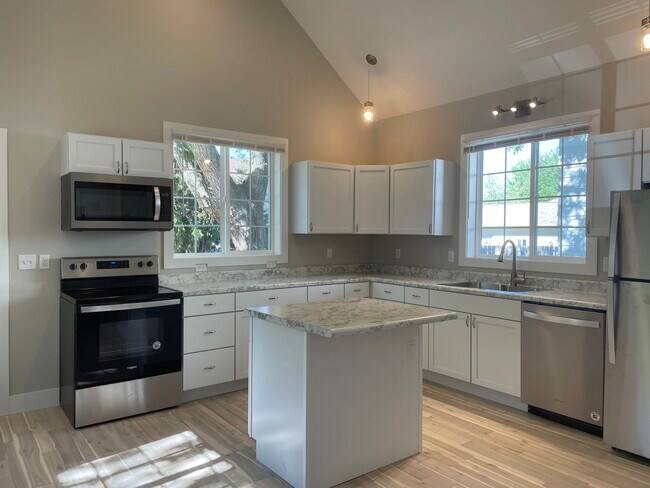 Building Photo - 1301 Wolcott Ave