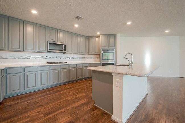 Building Photo - 5202 Pine Forest Ridge St