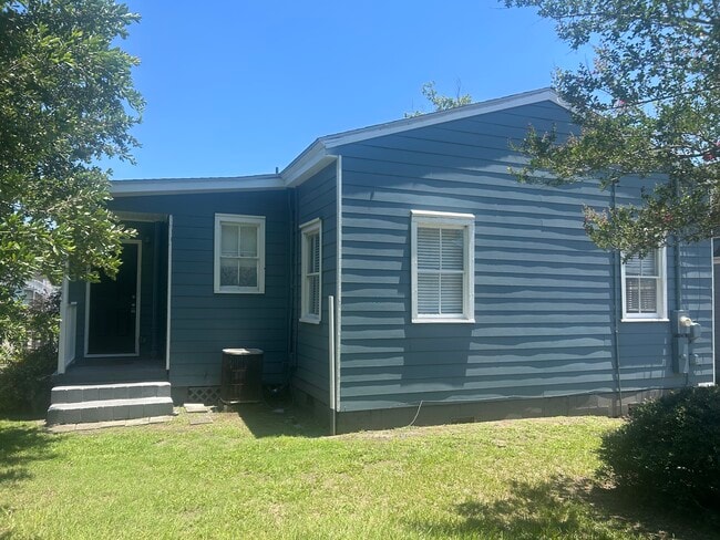 Foto del edificio - 520 E Hall Ln