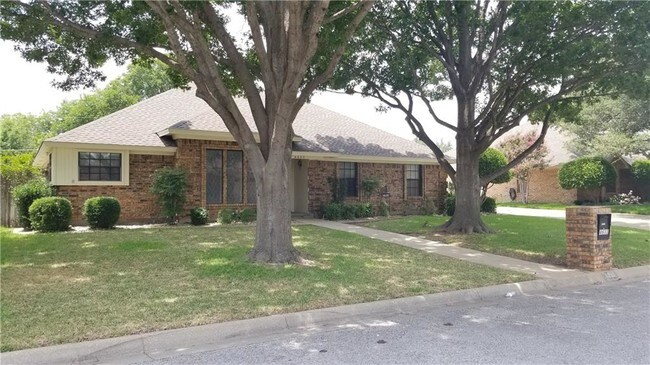 Building Photo - 4633 Hillside Dr