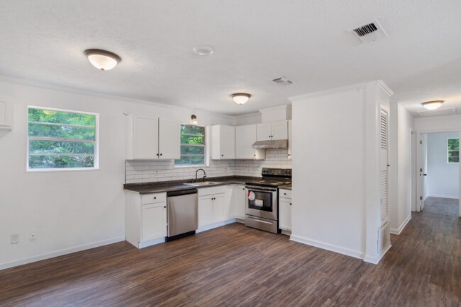 Building Photo - 603 Kershaw Dr