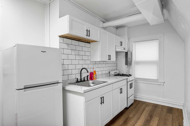 Building Photo - 2230 Tilbury Ave