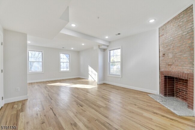 Building Photo - 401 Franklin St