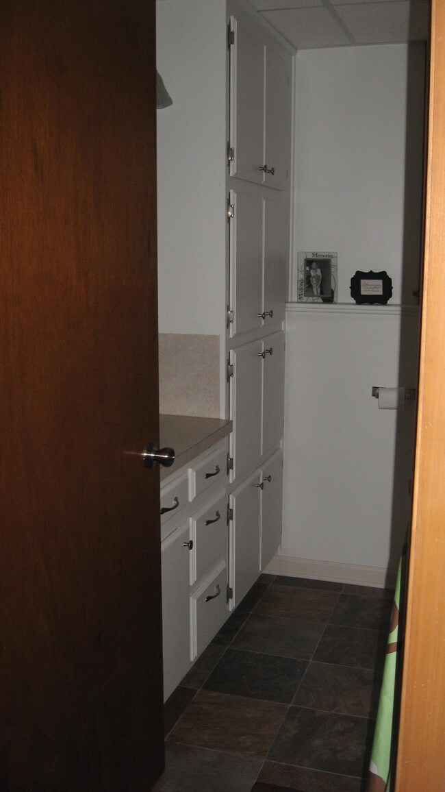baño inferior - 419 N Davis Ave