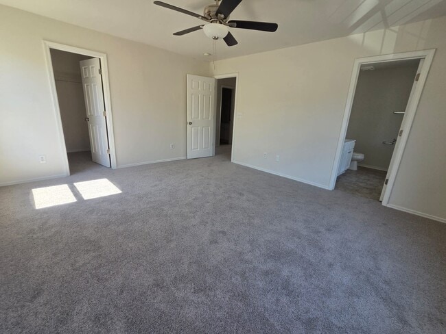 Building Photo - 2701 Buckleigh Dr