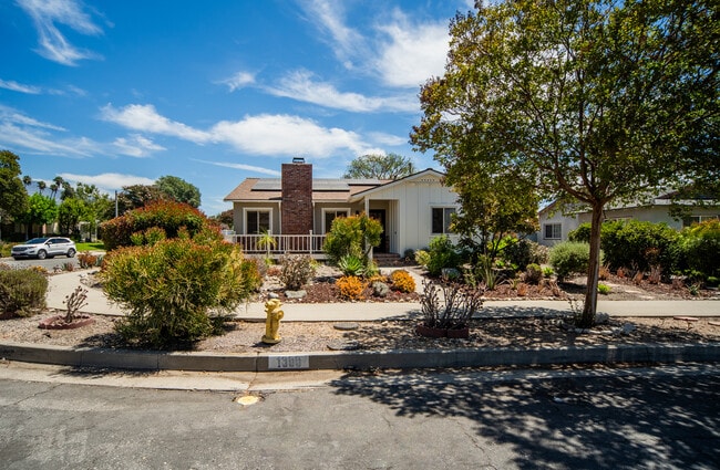 Building Photo - 1300 Solita Rd