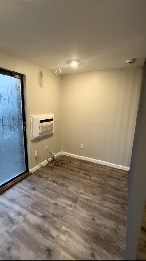 Bedroom - 272 E Haverhill St