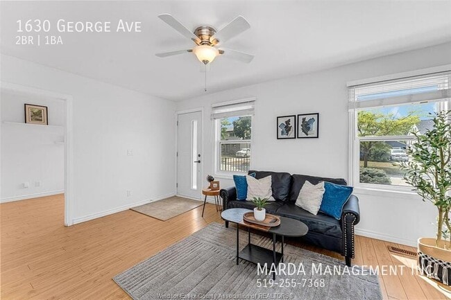Building Photo - CHARMING 2 BED/1 BATH BUNGALOW - EAST WIND...