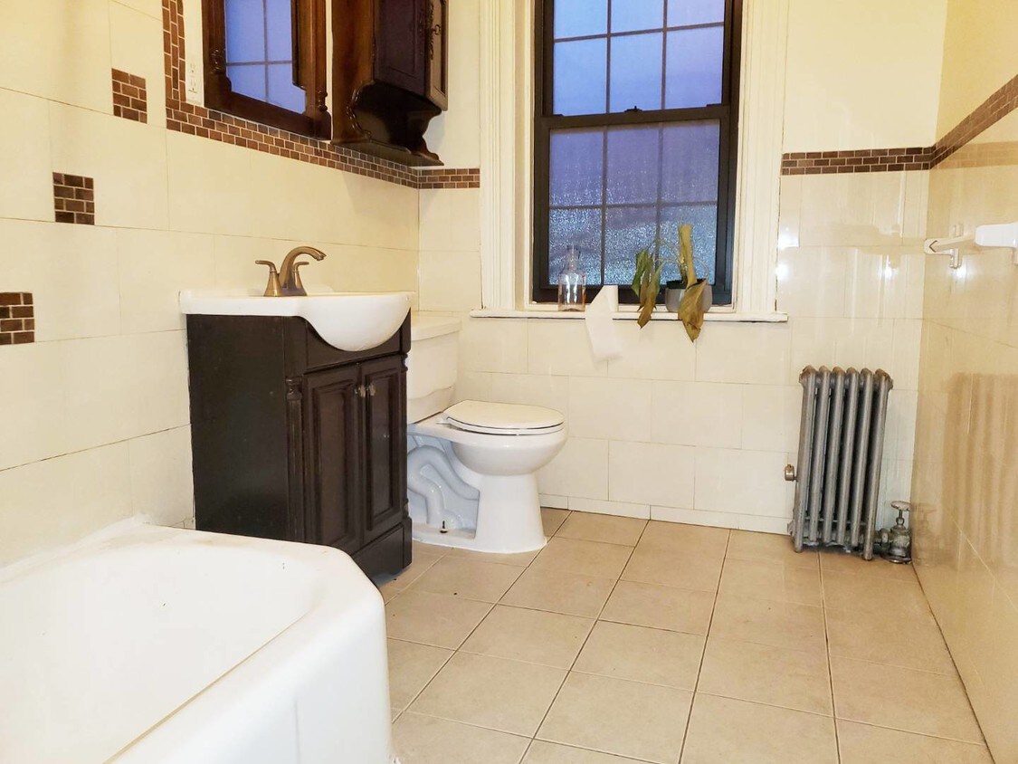 Building Photo - 631 Decatur St