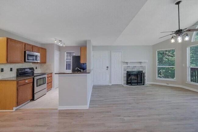 Foto del edificio - 1215 Waterville Ct