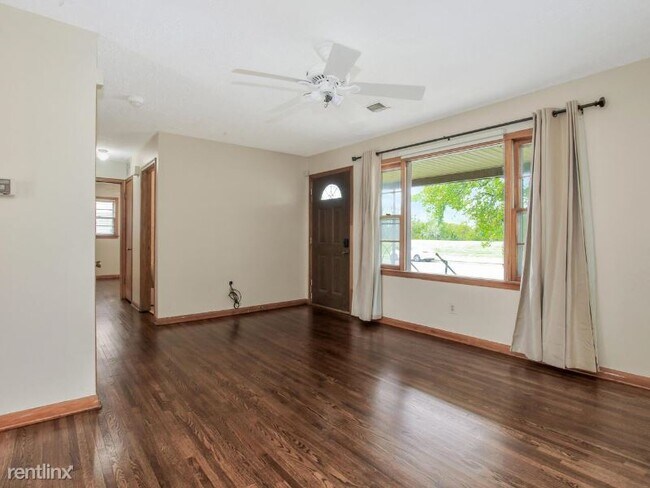 Building Photo - 3 br, 1 bath House - 2820 S. Greenway Blvd.