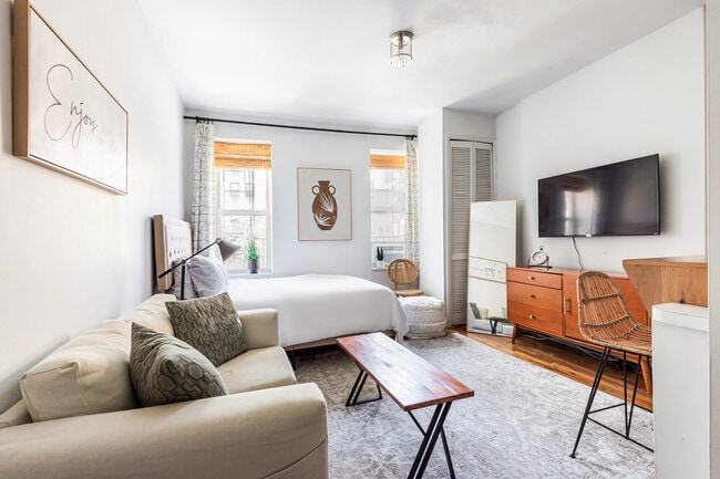 Building Photo - 765 Washington St