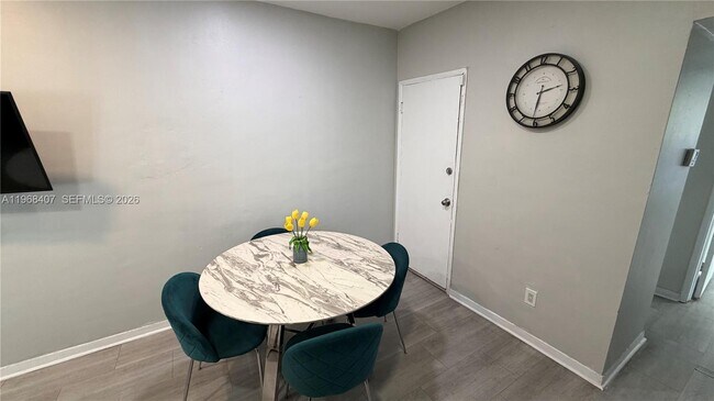 Foto del edificio - 10000 E Bay Harbor Dr