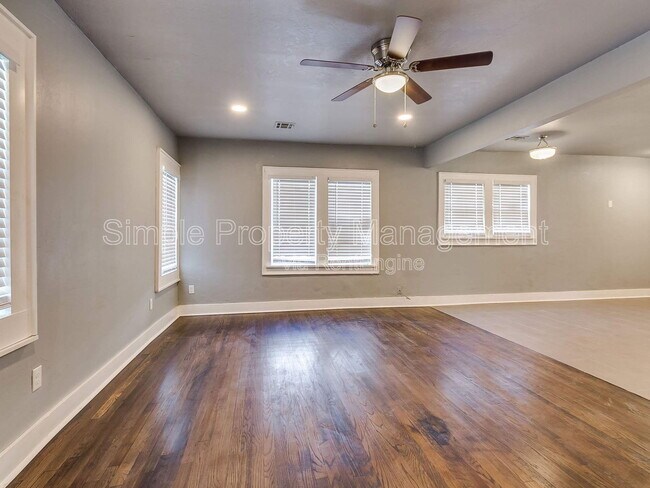 Building Photo - 4326 N Blackwelder Ave