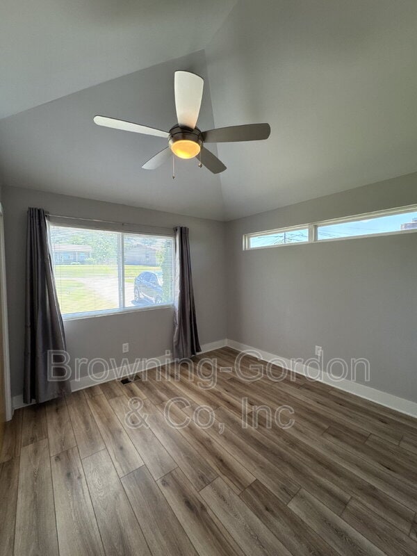 Building Photo - 204 Hodge Cir