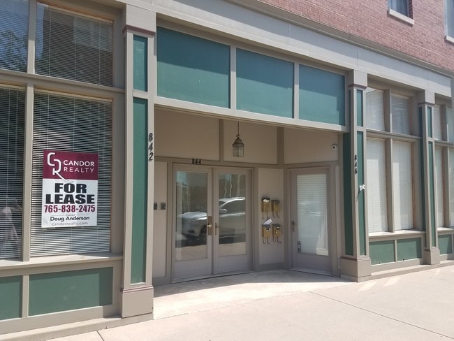 Building Photo - 844 Main St