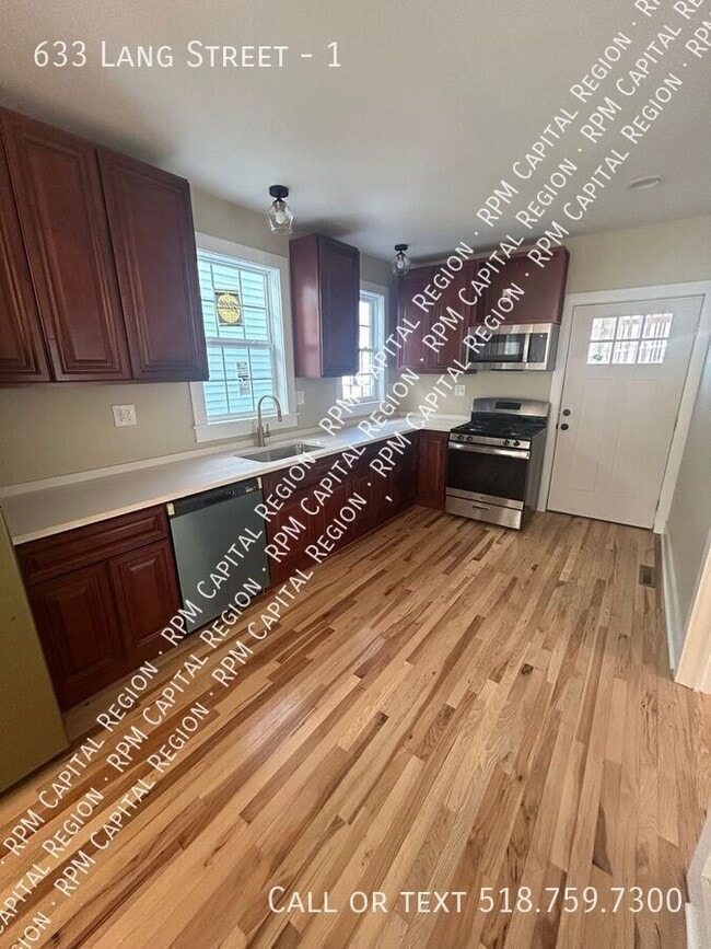 Building Photo - 633 Lang St