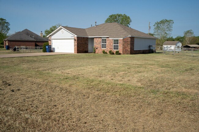 Building Photo - 3 Bed / 2 Bath in Collinsville!
