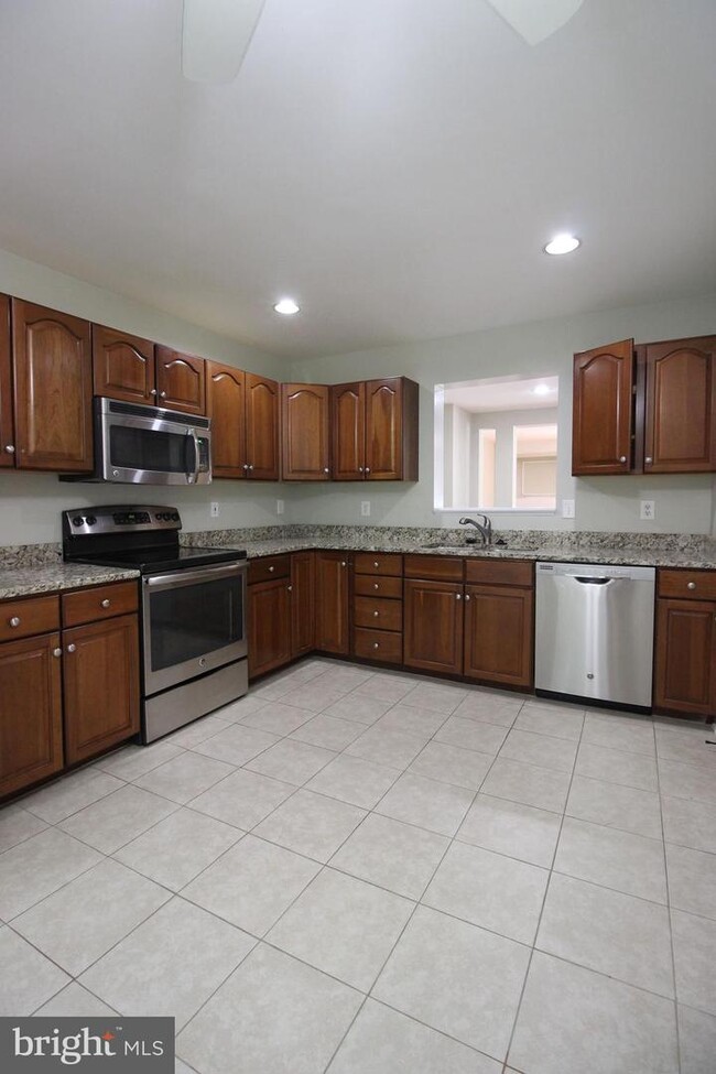 Building Photo - 12058 Edgemere Cir