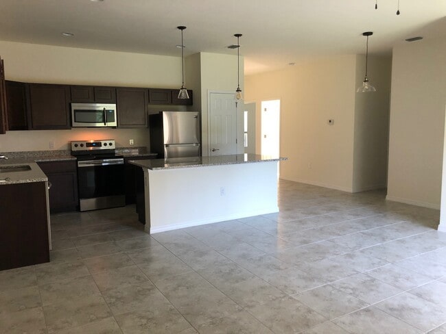 Building Photo - 24482 Zephyr Ct