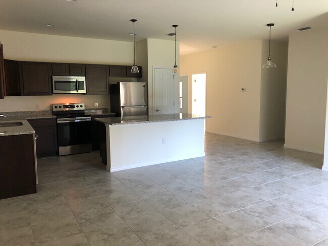 Building Photo - 24482 Zephyr Ct