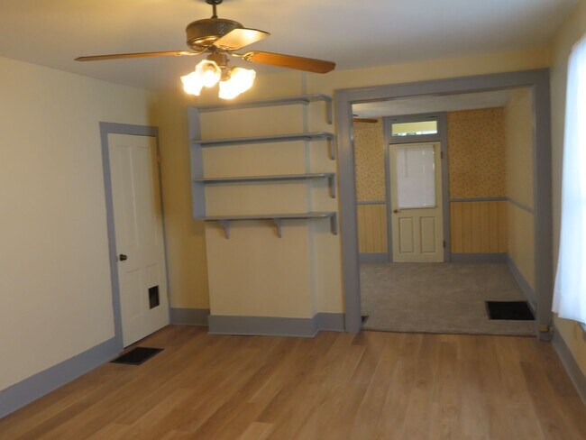 Building Photo - 2 BDR Single Family Home (West Central, Do...