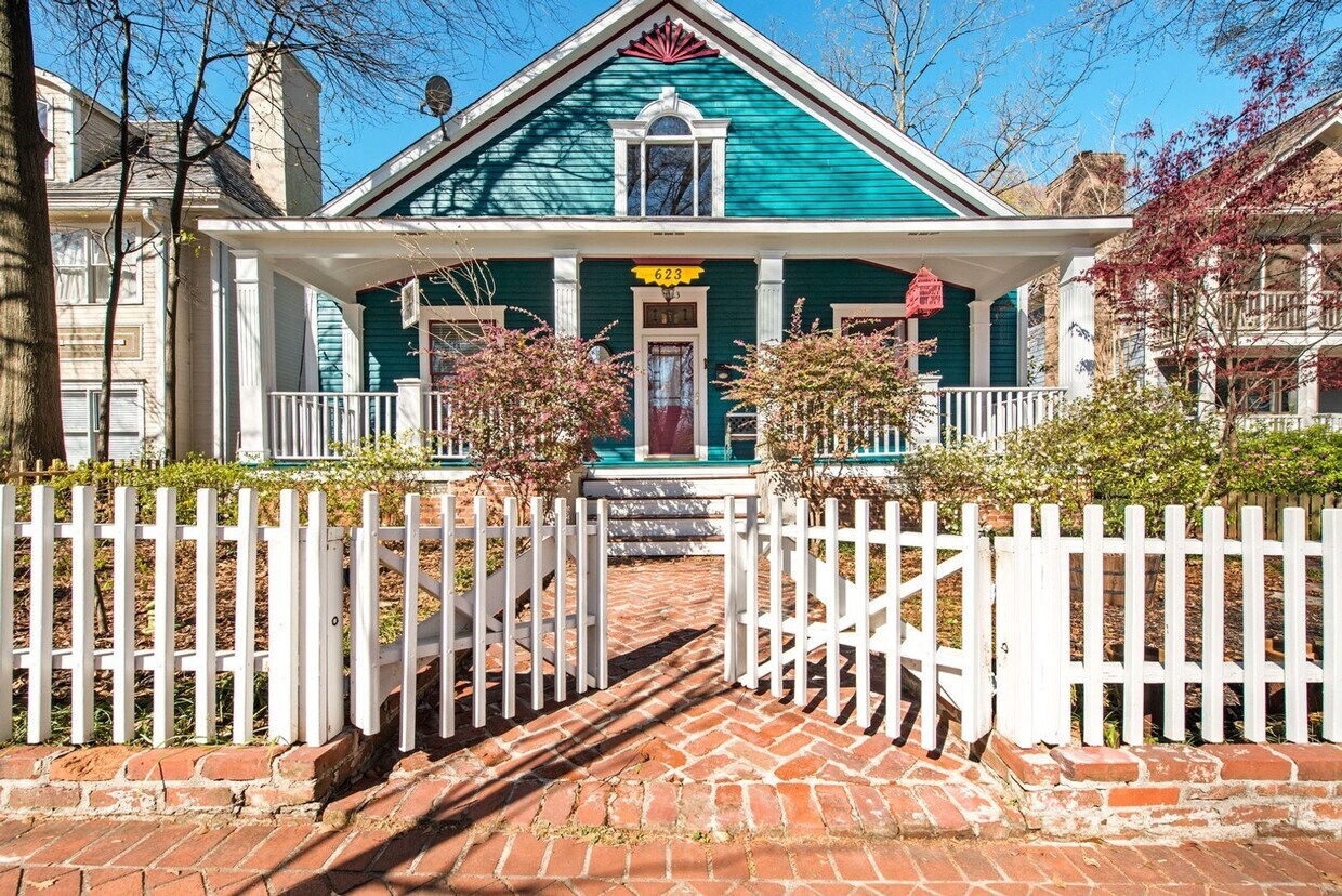 Primary Photo - 3 Bedroom 2 bath Center Hall Bungalow dire...