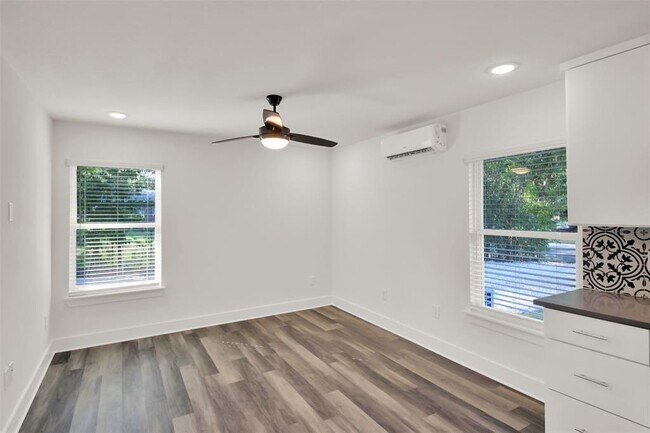 Foto del edificio - 2101 Benwick Cir