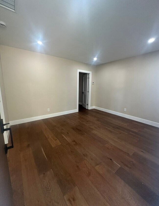 Foto del edificio - 320 E Maple Ave