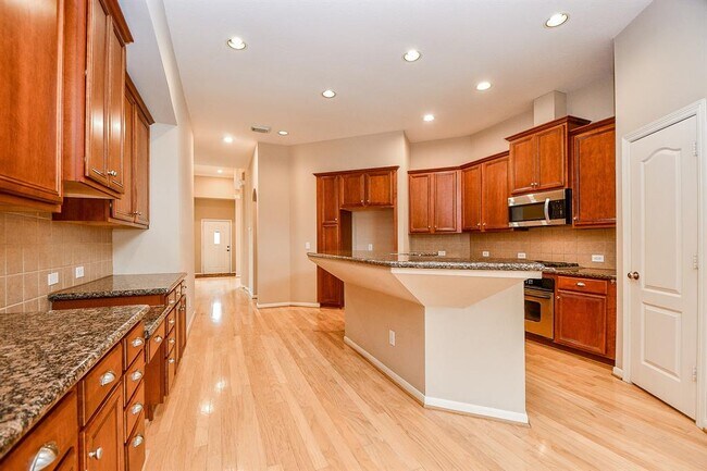 Foto del edificio - 3318 Knollcrest Ln