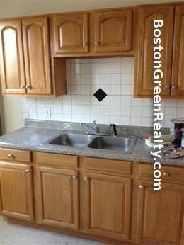 Building Photo - 112 Howland St