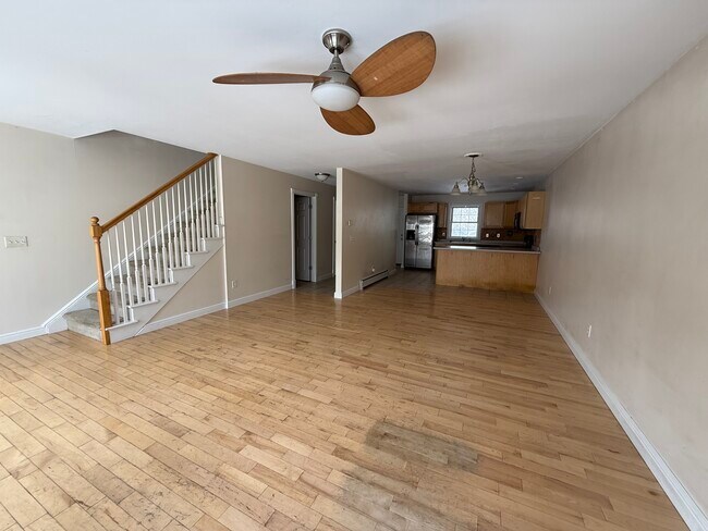 Building Photo - 11 Leclair St