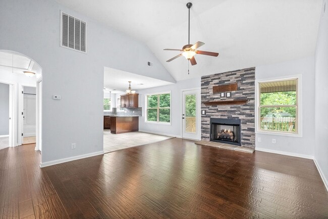 Building Photo - Pet Friendly Four Bedroom with Basement!