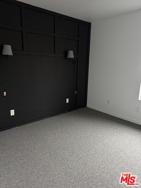 Building Photo - 5530 Owensmouth Ave