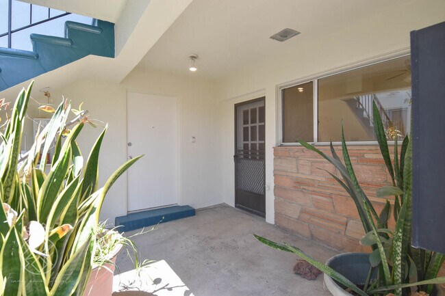 Foto del edificio - 2262 Fox Hills Dr
