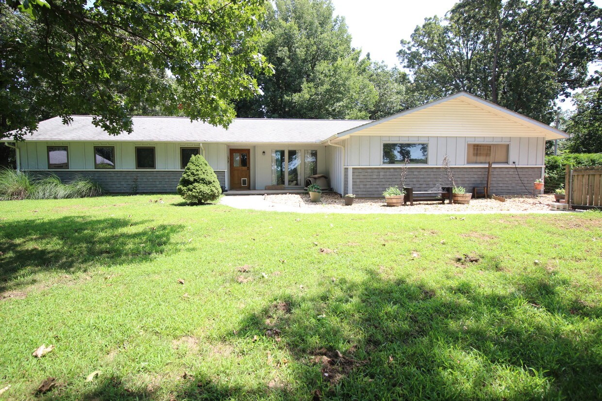 15207 Gazelle Dr, Neosho, MO 64850 House Rental in Neosho, MO