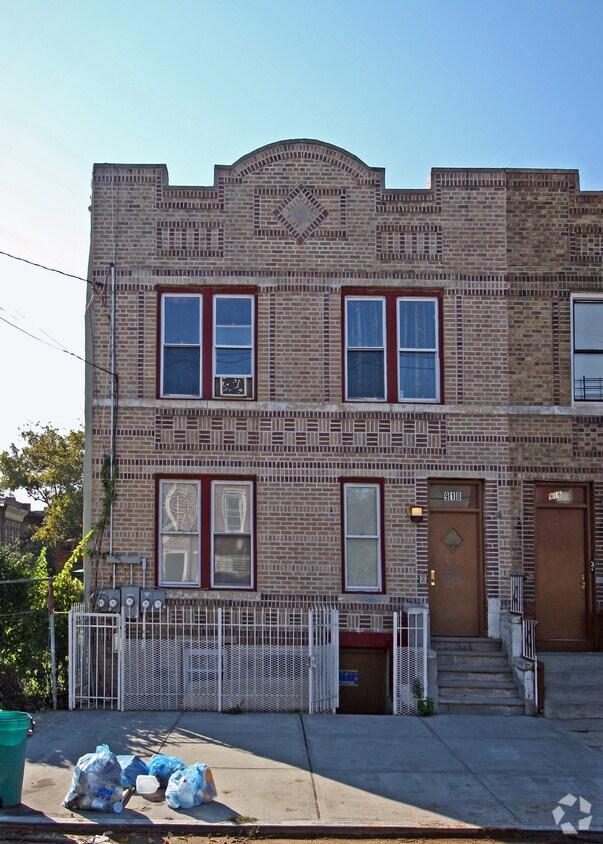 Foto principal - 918 Dumont Ave