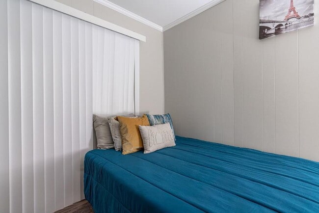 Building Photo - Spacious Updated Home, a 5 minute walk to bus 186.