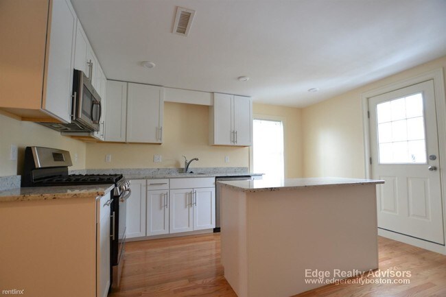 Building Photo - 4 br, 2 bath  - 36 Willow St