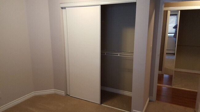 Photo du bâtiment - 2 Bed 1 Bath Unit in Calgary, AB