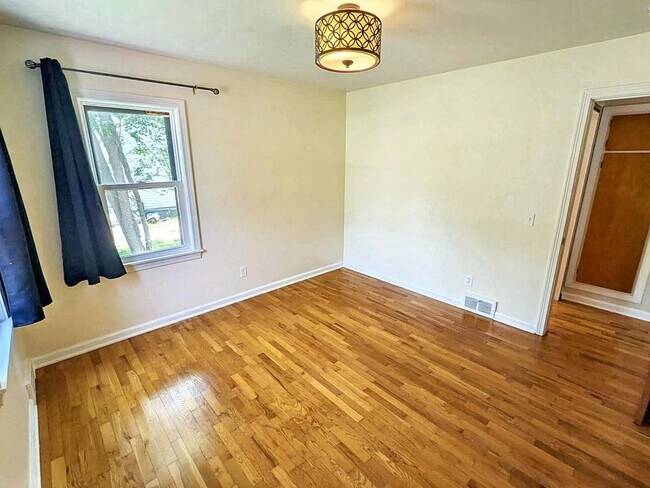 Building Photo - 814 Bacon Ave