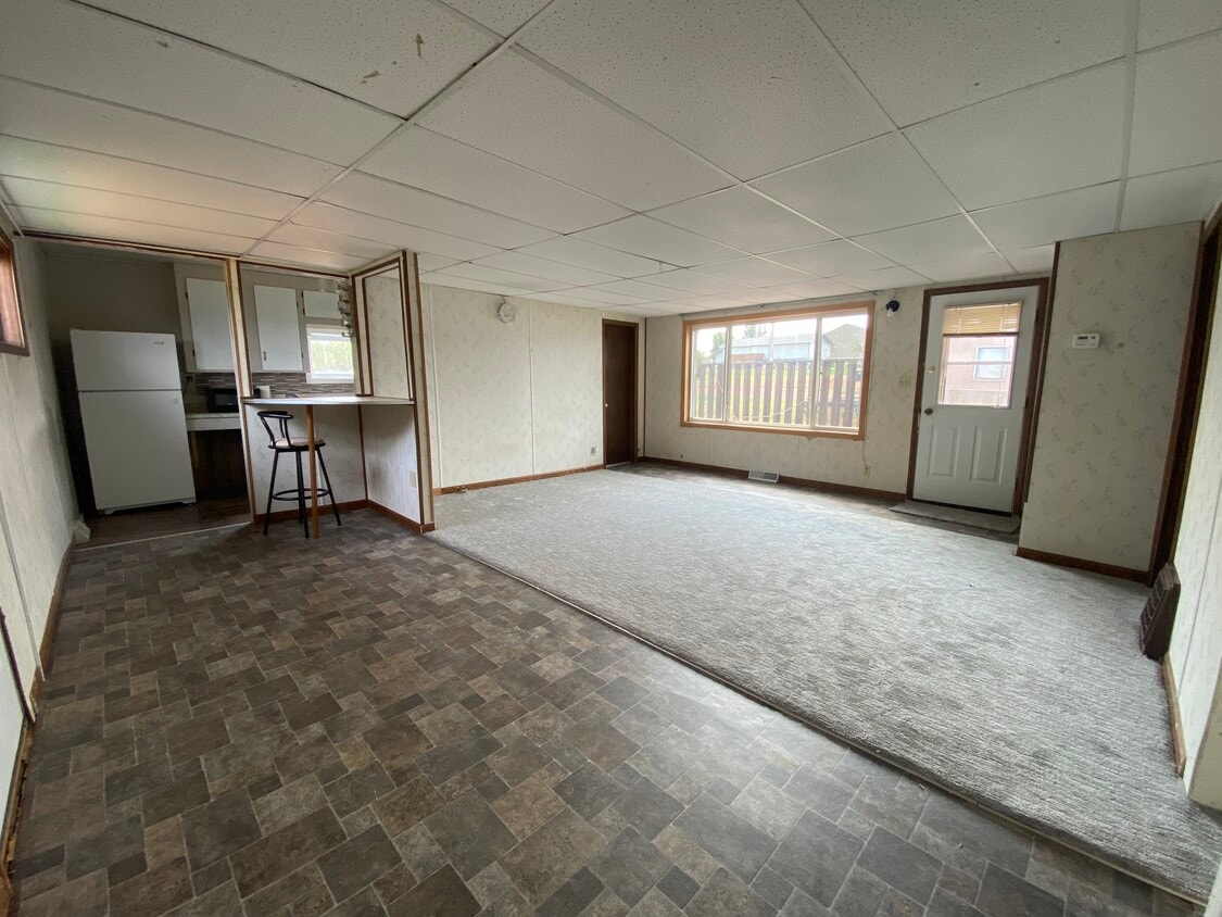 106 Main St S Unit East, Belfield, ND 58622 Apartments in Belfield