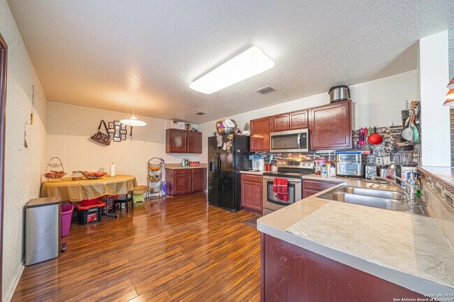 Foto del edificio - Room in House on Magnolia Grove