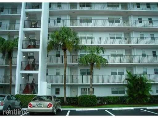 Primary Photo - 3755 Via Poinciana
