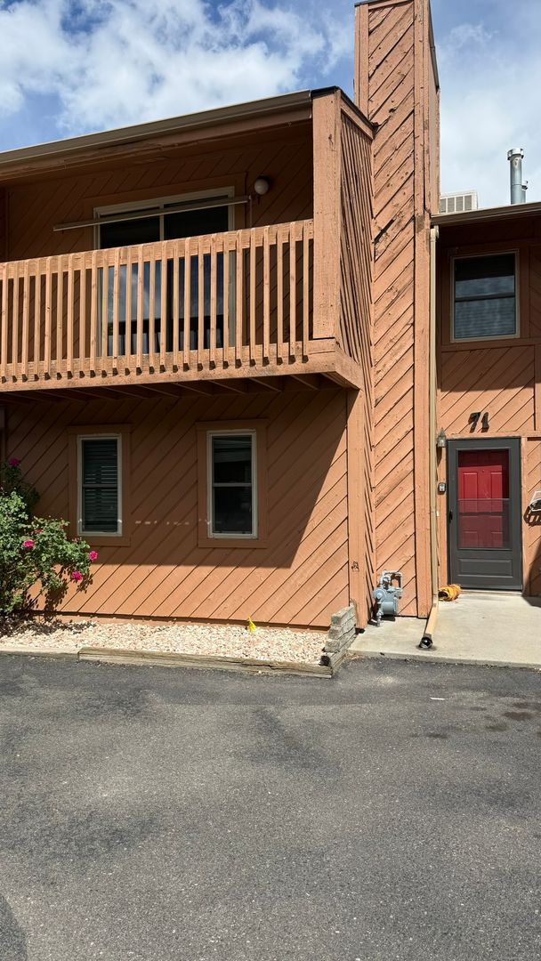 3 Bed 2 1/4 Bath Townhome - 3 Bed 2 1/4 Bath Townhome