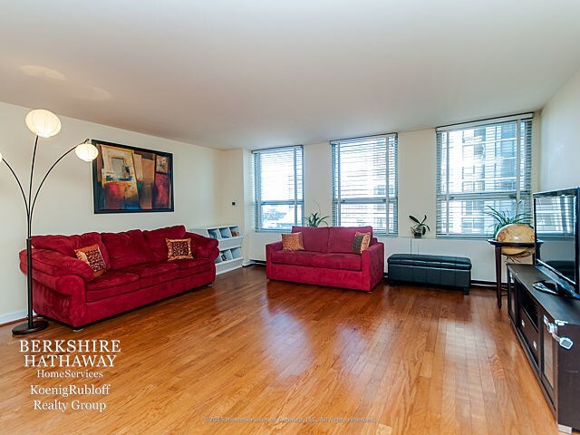 Building Photo - 2626 N Lakeview Ave