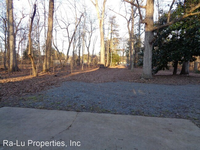 Building Photo - 4 br, 2.5 bath House - 842 Hinkle Ln