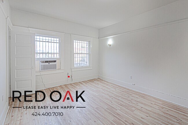 Building Photo - 1136 S Alvarado St