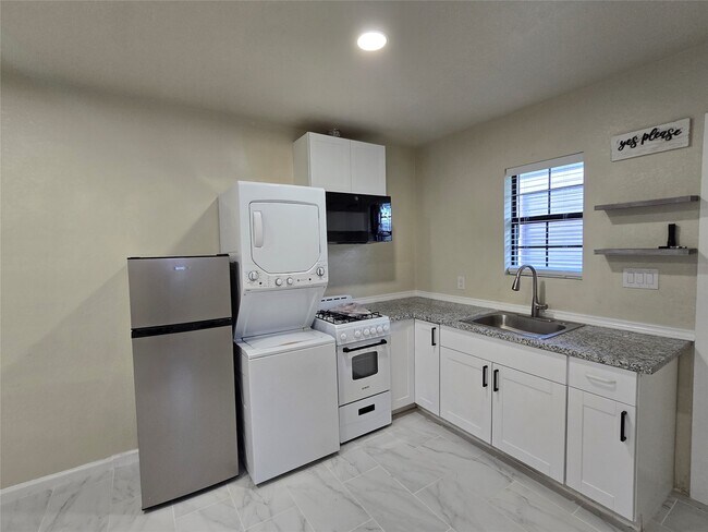 Foto del edificio - 8703 Berndale St