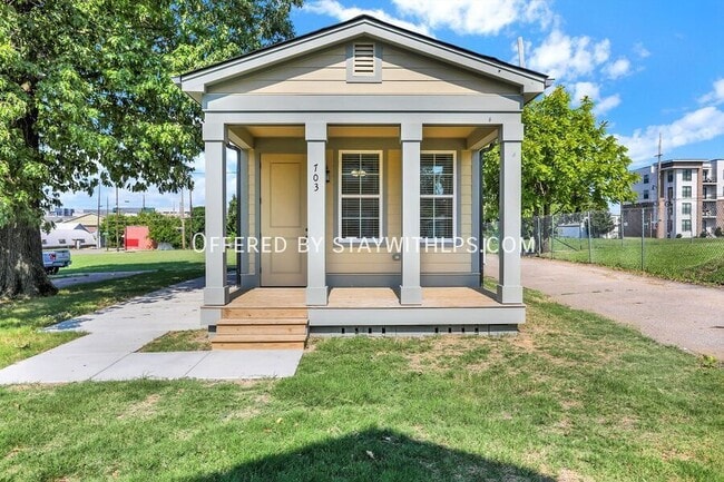 Photo - 703 N 3rd St House